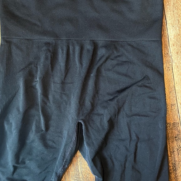 PINK Victoria's Secret Black Leggings with Logo - Picture 5 of 8